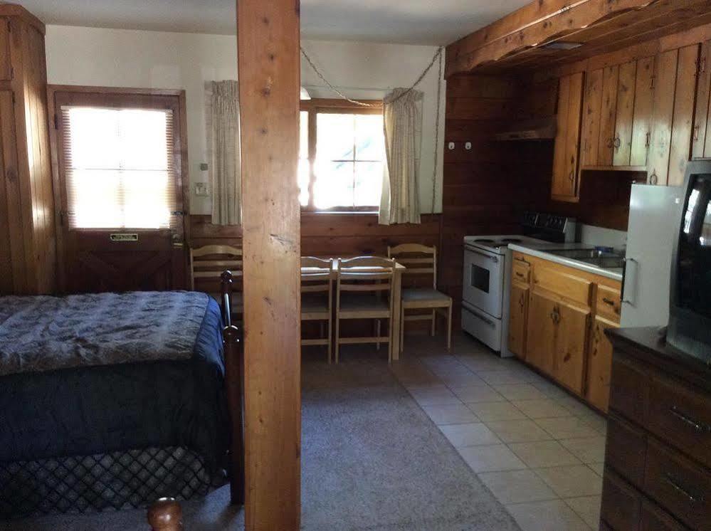 Kern Riverfront Lodge Kernville Buitenkant foto